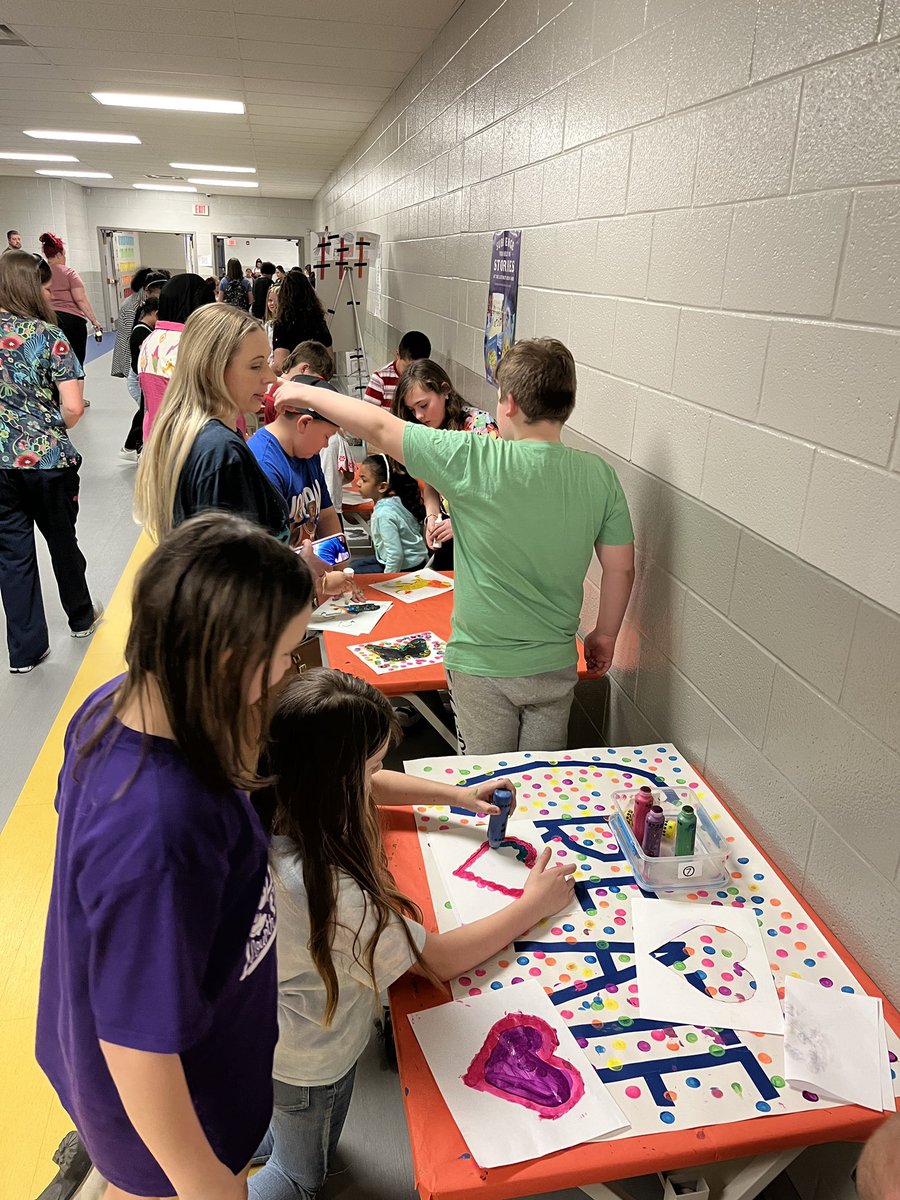 RSEsmART's tweet photo. We had a blast at our 3-5 grade Family Art night! Families could collage, paint, sculpt, do origami, and woodblock print making. Plus they could see live basket weaving demonstrations! @RSEart_MrsGroce @RSELions @RCSArts https://t.co/SMApT4WUKv