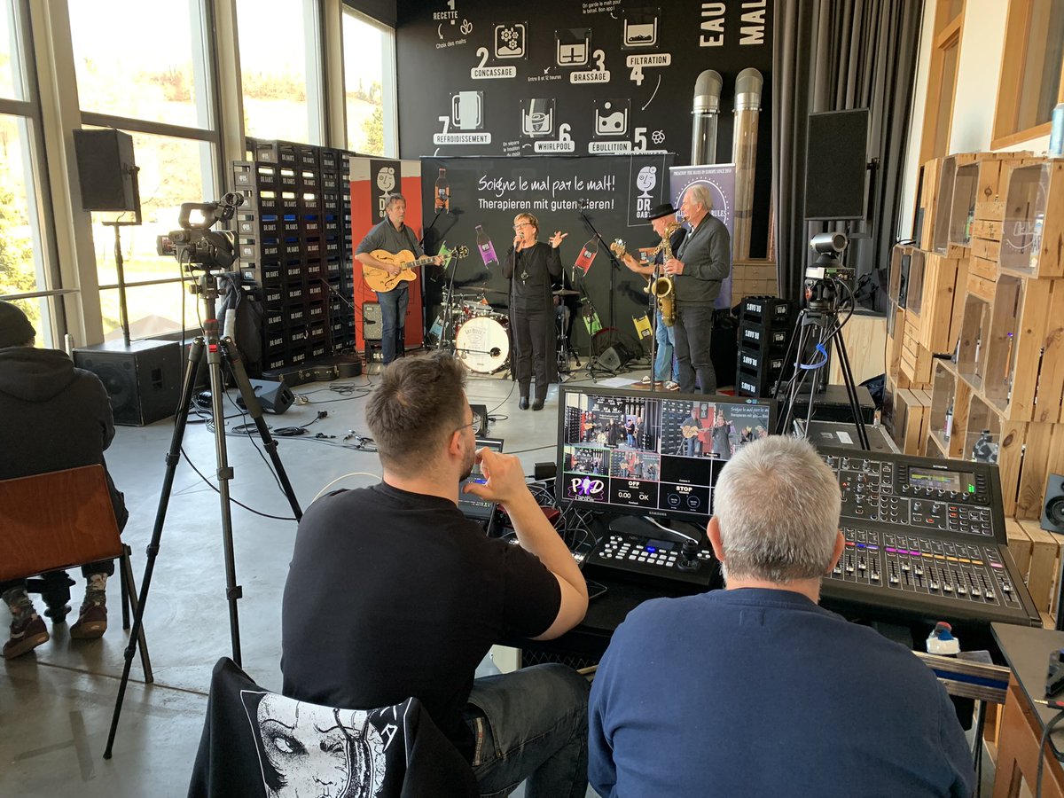 canettes's tweet photo. Music is on at Dr Gabs for the Crissier Blues Festival competition. Here’s Joanne Peackock! @canettes at 15:00. Live on FB. https://t.co/RFF3WnpGXc