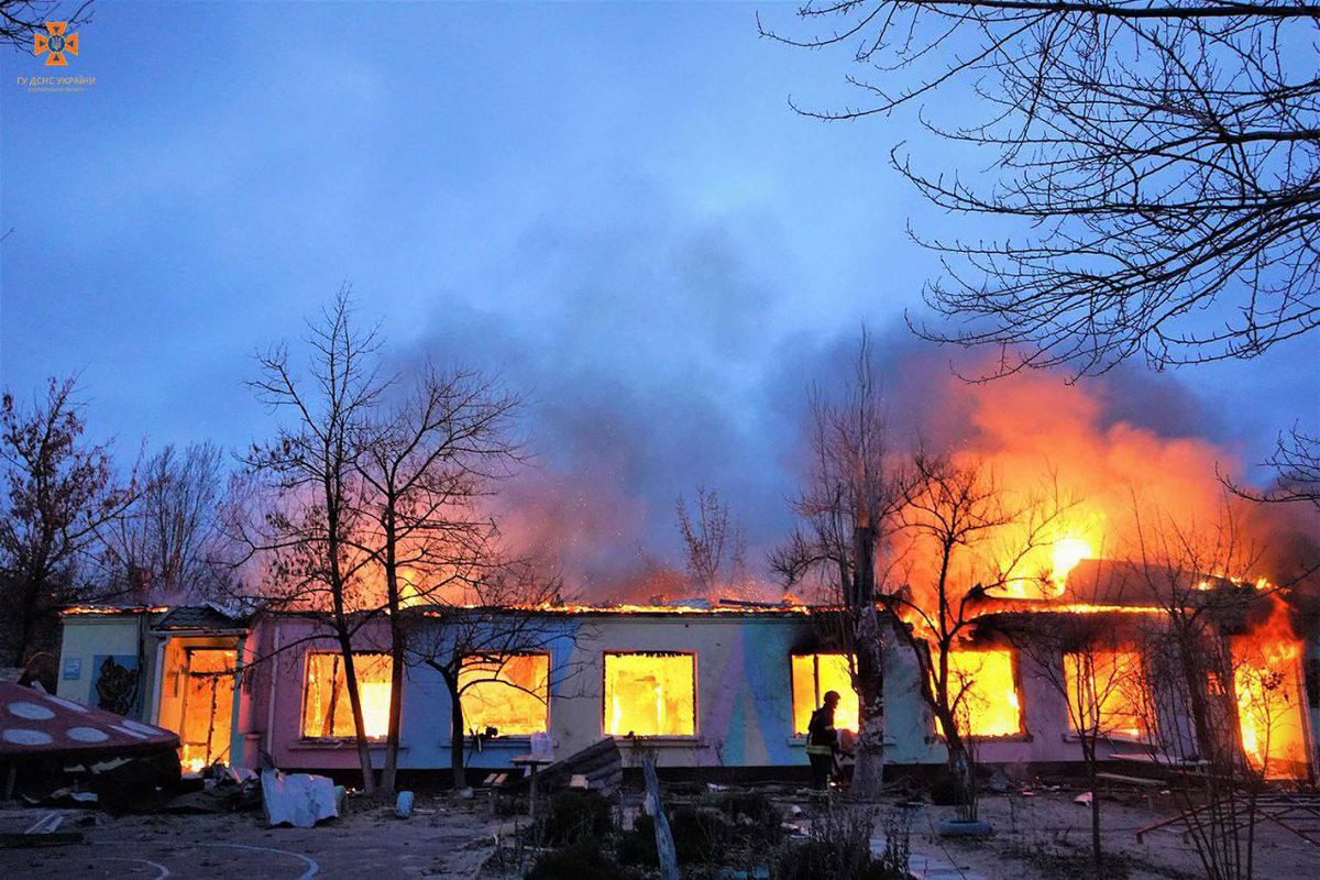nexta_tv's tweet photo. Images of the aftermath of yesterday's shelling of a kindergarten in #Kherson. https://t.co/r1KKv1PlQ7
