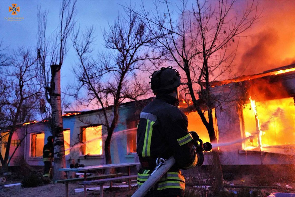 nexta_tv's tweet photo. Images of the aftermath of yesterday's shelling of a kindergarten in #Kherson. https://t.co/r1KKv1PlQ7