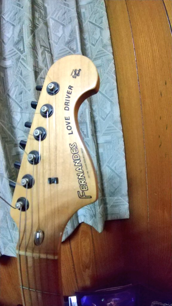 n19790206's tweet photo. ギタリストは爪のお手入れが大事なので爪切りもこだわっております🎸
#FERNANDES
#GalaxyRed
#LArcenCiel
#ken https://t.co/U6NgXpJfah