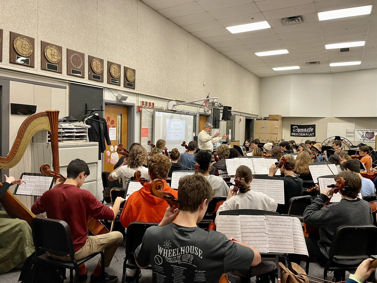 BroadneckOrch's tweet photo. Our guest conductor today was this year’s MD Senior All State conductor, Dr. Dietrich from Lebanon Valley College! @BHSAACPS @MusicAACPS @ApexArts_aacps #aacpsawesome https://t.co/62E8UnRCv0