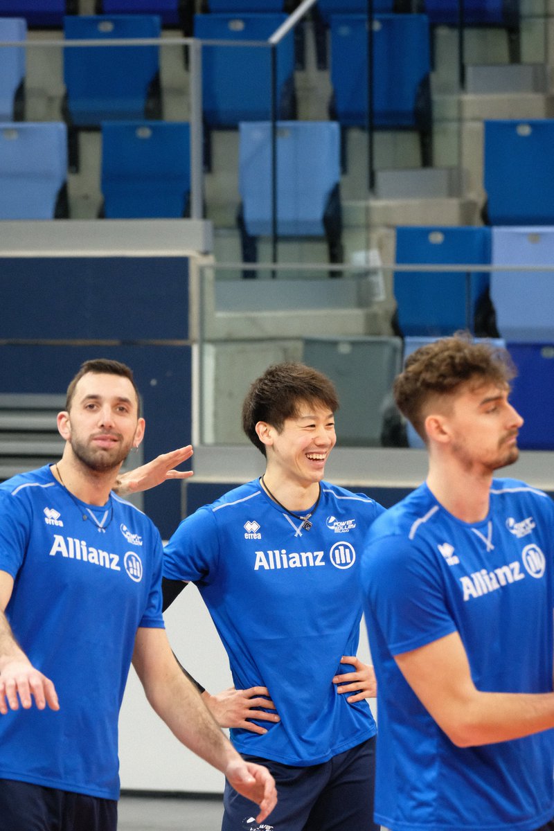 seria_vb's tweet photo. どっちもいい笑顔。
#Milano
#AllianzCloud
#Feb05 https://t.co/MQ4srj328m