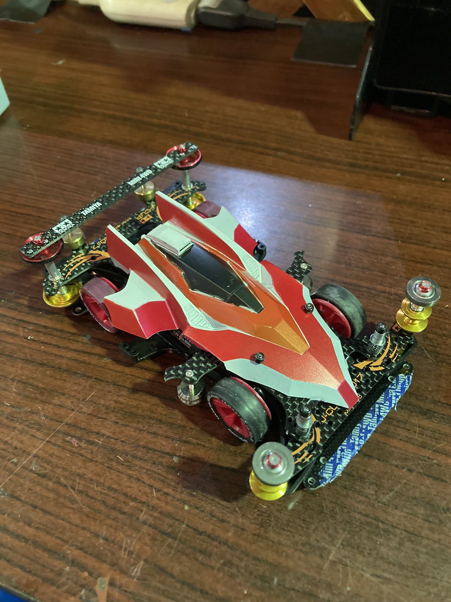 takitiyo's tweet photo. 実はこのナックルブレイカーに使用した提灯はTAGATORONさんから購入したものです！
カッコいい！(ﾟωﾟ)

#TAGATORON
#ミニ四駆
#ナックルブレイカー https://t.co/YVXuDnth7Z