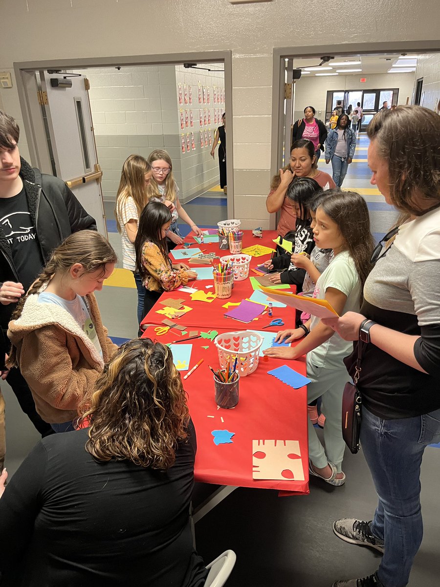 RSEsmART's tweet photo. More pictures from 3-5 Family Art night! This is the collage station. @RSEart_MrsGroce @RSELions @RCSArts https://t.co/0nJac3tQJo