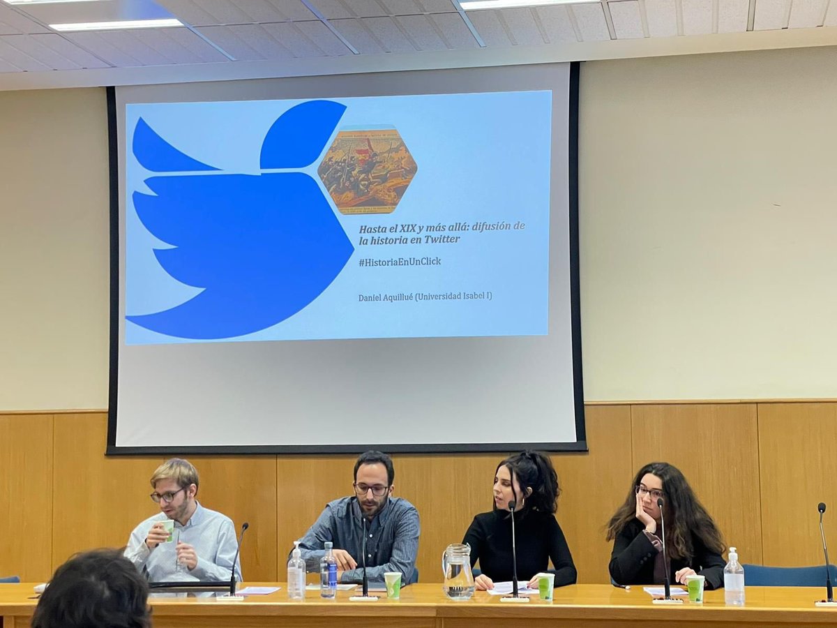 VictorUcar's tweet photo. Es fundamental que la universidad se abra a iniciativas como #HistoriaEnUnClick. Como se ha demostrado en estas jornadas, investigación y divulgacion deben ir más que nunca de la mano. Ha sido un gustazo moderar una de las mesas y sobre todo escuchar a gente con tantísimo talento https://t.co/DCDb81FtP2