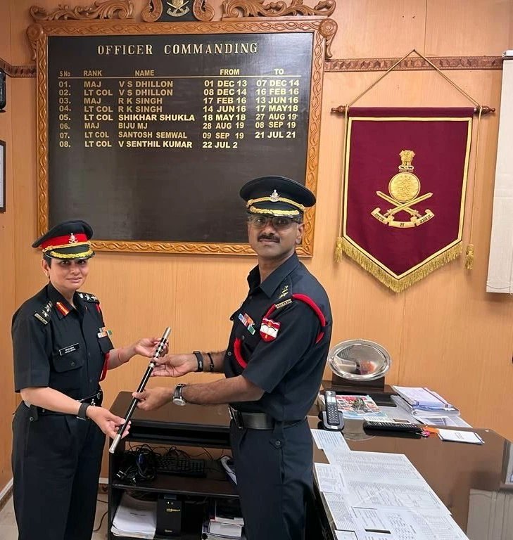 Lt Gen RP Kalita GOC Eastern Command congratulates three women officers on taking over as Commanding Officers of Army units under aegis of #EasternCommand & wishes them a memorable tenure ahead 💥🇮🇳