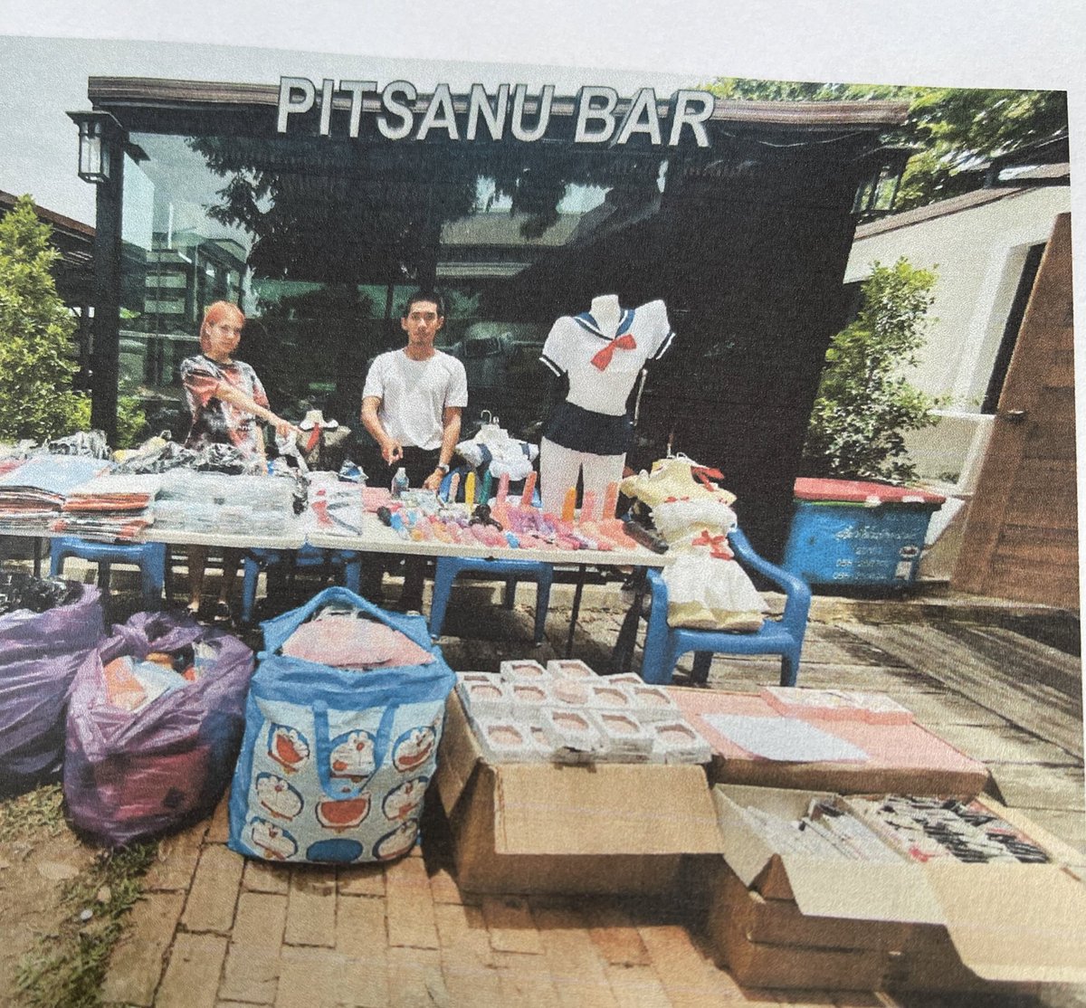 p5ppkwii's tweet photo. ขอเล่าประสบการณ์โดนจับคดี **Sextoy**ค่ะ โดนตำรวจค้นบ้านและขนของทุกอย่างที่ขายไปหมด พาไปนั่งเหมือนสอบสวนตั้งแต่ 8โมงถึง 4 โมงเย็น โดนเรียกเงิน5แสนถ้าไม่อยากโดนจับ แต่เราเลือกที่จะไม่จ่ายค่ะ และห���ังจากนั้นไม่กี่เดือนก็โดนค้นบ้านครั้งที่2 (เล่าแบบละเอียดมีต่อ) https://t.co/LWQYkDabwi