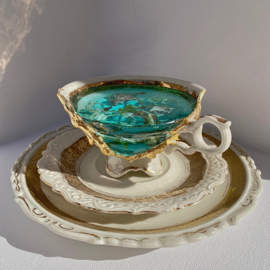 SaatchiArt's tweet photo. Imperfections are where beauty is found for multidisciplinary artist @sardart_ . 

Artashes collects cracked &amp; chipped vintage cups &amp; gives them new life with epoxy resin, florals &amp; paint. Explore his art objects: https://t.co/0jV9e7XNsx https://t.co/2dn0hZmTwX