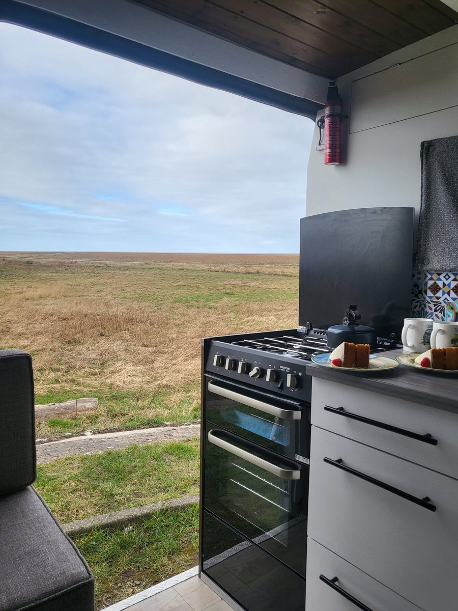 Tea, cake and #vanlife life is good ❤️