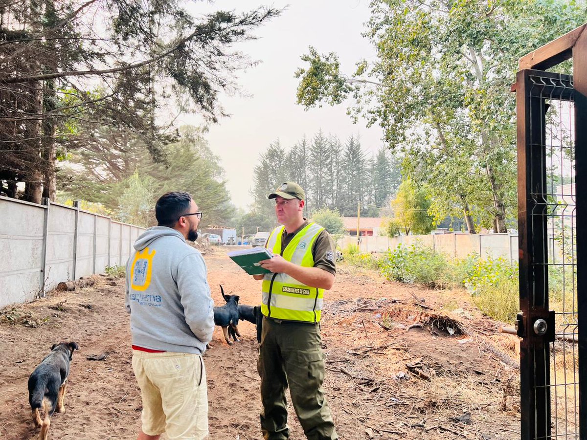 CarabBioBio's tweet image. #Coronel: Carabineros de la Oficina de Integración Comunitaria de la Subcomisaria #Lagunillas, entregan recomendaciones  preventivas  en el sector rural, para evitar incendios forestales en sus viviendas y entorno