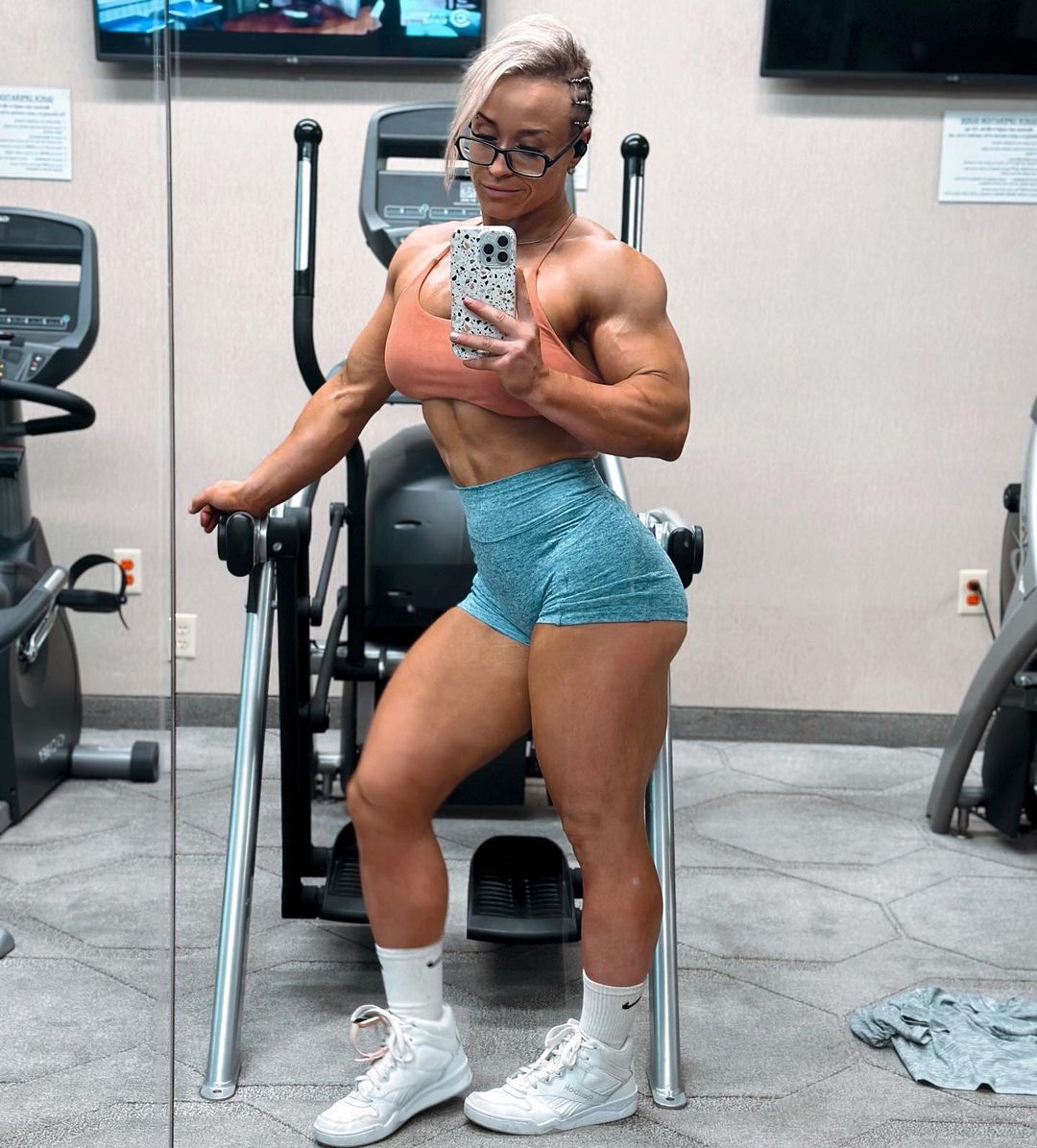 femalebodybuil6's tweet photo. Female Bodybuilding : Weight Training Does Not Lead to Stiffness (6 photo) : https://t.co/Sv3xNZwqPF 👈😍 https://t.co/YfulQSmfzi
