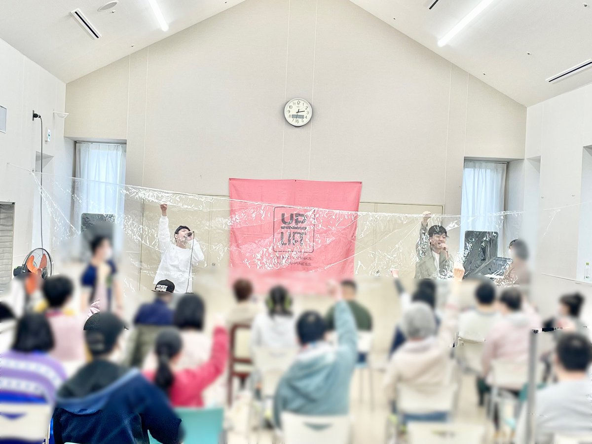 ULT0714's tweet photo. 八王子福祉作業所さんで出演依頼を頂き、歌を歌ってきました♪
オンラインで大島の皆さんもライブに参加してくれました！
ありがとうございました！

※感染対策のため、ビニールパーテーションをしています。

#UPLIFT #アップリフト #八王子 #音楽 #励まし #音楽で繋がりたい #八王子観光pr特使 #歌 https://t.co/aQMxpTZOdS