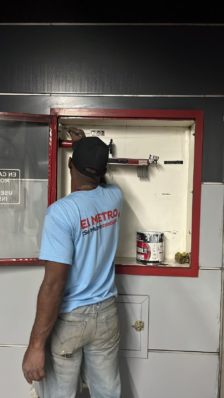 cvm_ve's tweet photo. #SomosCVM || Nuestros trabajadores siguen en estaciones Capuchinos y Maternidad del @metro_caracas, aplicando pintura en:

✅Paredes de cuarto de ventilación.
✅Cajetines de mangueras contra incendios y  teléfonos.

#25Feb 
#SancionesCriminales 
@delcyrodriguezv 
@NicolasMaduro https://t.co/7AFx2DGzP7