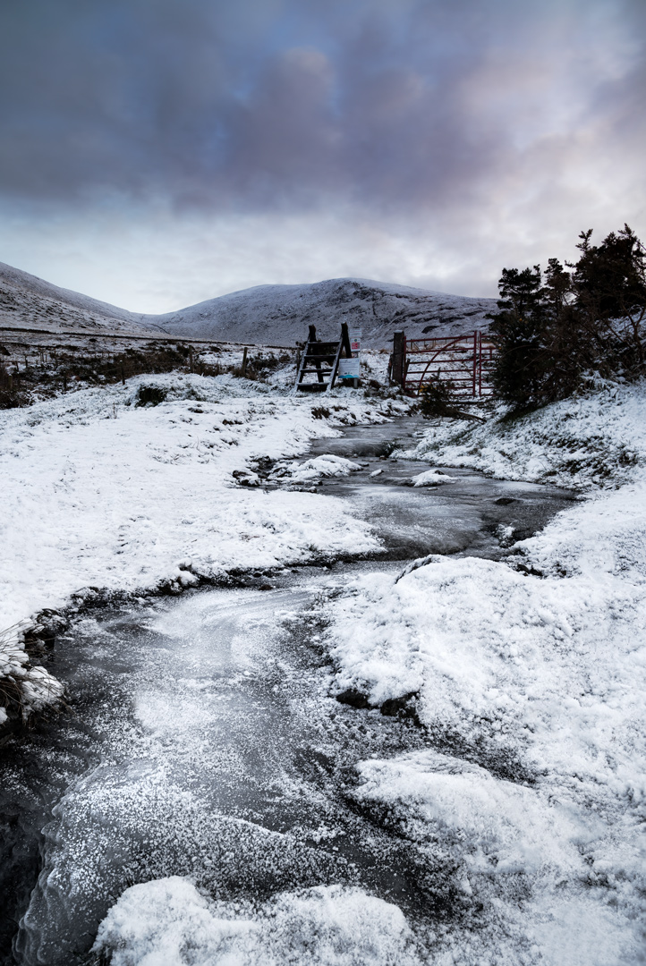 #canon6dmarkii #canon24105 #totalmountains #rawmountains #purenorthernireland #photographyinthesnow #winterwonderland #wintercapture #winterphotography #winterphoto #christmas2022 #explorelandscape #icuireland #littlepiecesofireland #embraceagiantspirit #trekni #unlimitedireland