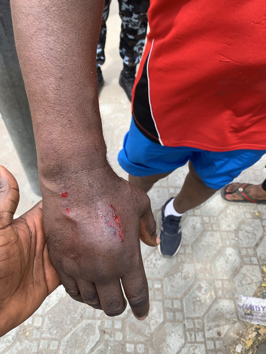 SavvyRinu's tweet photo. 2.07pm:

Thugs disrupts the voting process at Ikota Primary School, Oshodi, Lagos

#WatchSR #NigeriaElections2023 #SOSREX https://t.co/b8mmVVa63h