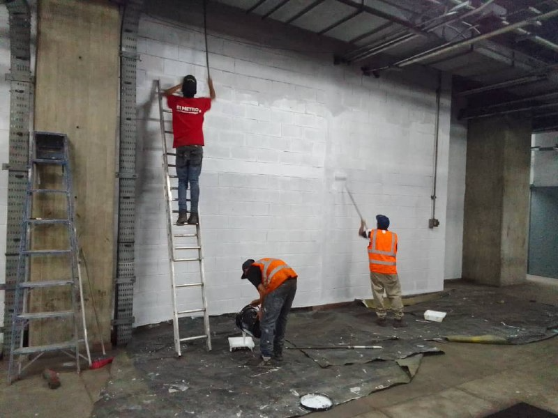 cvm_ve's tweet photo. #SomosCVM || Nuestros trabajadores siguen en estaciones Capuchinos y Maternidad del @metro_caracas, aplicando pintura en:

✅Paredes de cuarto de ventilación.
✅Cajetines de mangueras contra incendios y  teléfonos.

#25Feb 
#SancionesCriminales 
@delcyrodriguezv 
@NicolasMaduro https://t.co/7AFx2DGzP7