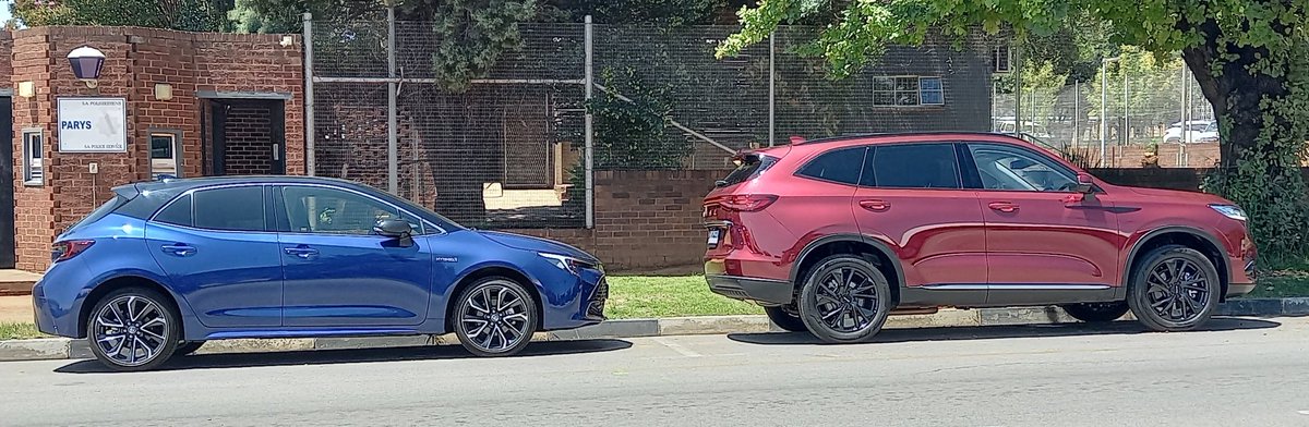 motormatters's tweet photo. Its a #doublehybrid @motormatters #roadTrip #economy testing the @ToyotaSA #corollahatch #hybrid plus the @HavalSouth #H6HEV. @toyota @Haval @ToyotaCyon @natashalourens @TechnoBokMedia @DutchmanSeb @news24motoring @SAGMJ https://t.co/MzimyKAVeC