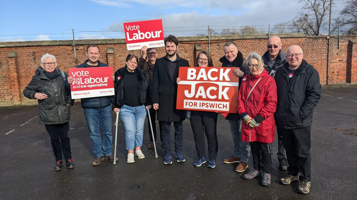 Delighted to welcome @UKLabour members from Suffolk and Essex for a #labourdoorstep training session this morning. Great to have you all join us. #BackJack