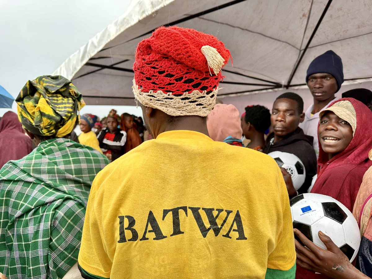 JanSadek's tweet photo. Many important encounters on our 2nd day in beautiful #Kisoro… with the distinguished wildlife wardens, successful women farmers &amp; the vibrant but marginalised #Batwa community. Thanks for receiving #TeamEurope!
🇪🇺🤝🇺🇬
@biziabby 
@UgandaMFA 
@GovUganda https://t.co/CbD8tDuf77