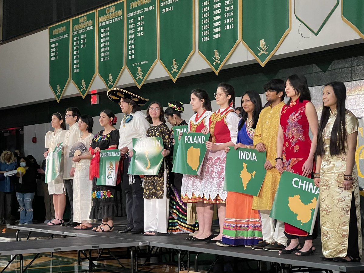 Mrs_Zielinski's tweet photo. Festival of Cultures was amazing! Thank you to everyone involved and my polish club students! I’ve been very lucky to learn more about Polish Culture through them. Everyone’s pride in their heritage and desire to learn more about others makes me a proud Gren! https://t.co/YpuAPNz1HB