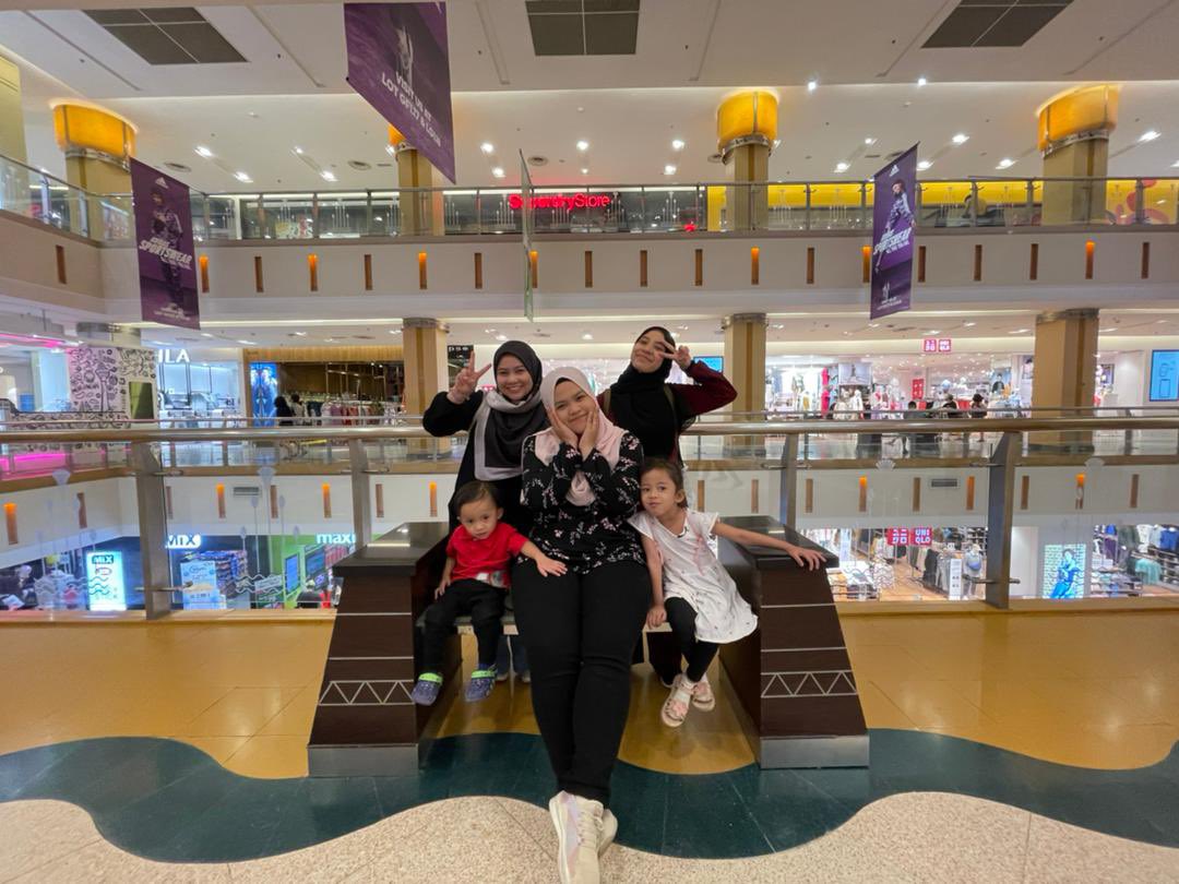 cikBJ's tweet photo. Pejam Celik Pejam Celik
Ehh ehh dah seminggu diorang ni berkomplot dgn husband ku.
Thankyou besties utk surprise birthday, hadiah, lunch treat, bowling &amp; karaoke session.
Till we meet again 🫶🏻 https://t.co/F5sUem7NXf