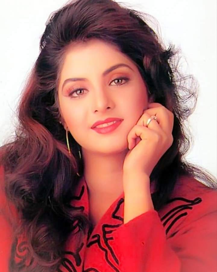 Prabhas733's tweet photo. My 'Top-Five' films of DIVYA BHARATI:-

Deewana (1992)
Dil Aasna Hain (1992)
Dil Ka Kya Kasoor (1993)
Dil Hi Toh Hain (1992)
Rang (1993)

#DivyaBharatiBirthAnniversary #25thFeb https://t.co/4t5mMeBxdd