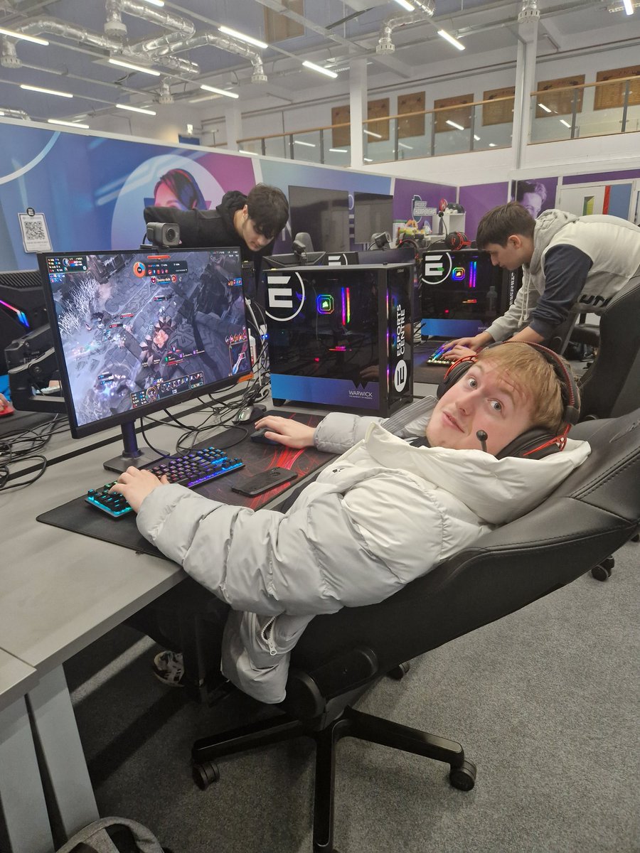 Another episode of the Craig gaming positions here, now playing league. #PhoenixRising
