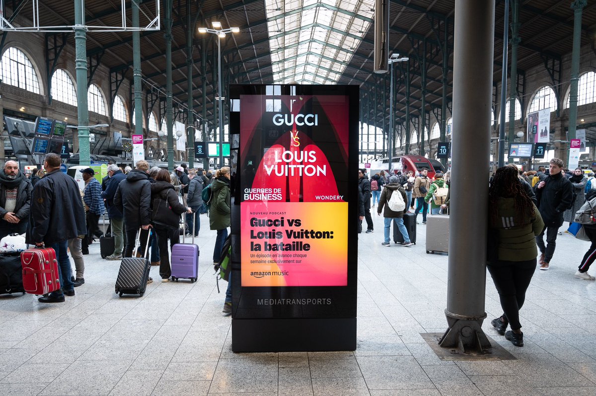 lomigg's tweet photo. Guerres de business, le podcast de @WonderyMedia auquel je prête ma voix s’affiche Gare du Nord à Paris pour le lancement de la nouvelle saison « Gucci vs Louis Vuitton » ! https://t.co/VsCbX1xAHL