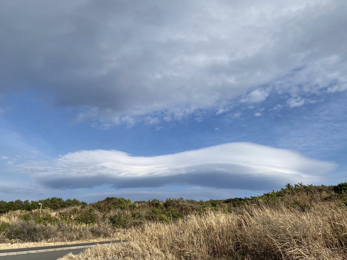 tetephoto7's tweet photo. いつだかの空と雲
 #ててふぉと
 #tetephoto
 #彩雲
 #空の写真
 #雲の写真
 #iPhone11Pro
 #ノーマルカメラで撮影 https://t.co/zhq131lXOI