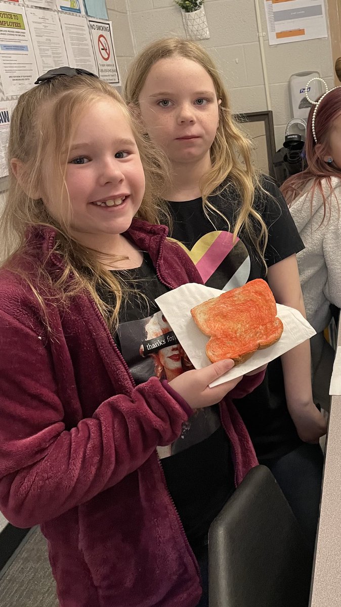 RCRockets's tweet photo. Mrs. Mittelhauser read a book about Mercy the pig who loved hot buttery toast.  So they made rainbow toast! Mmmmmmm! https://t.co/Fd5Qb4mNc8