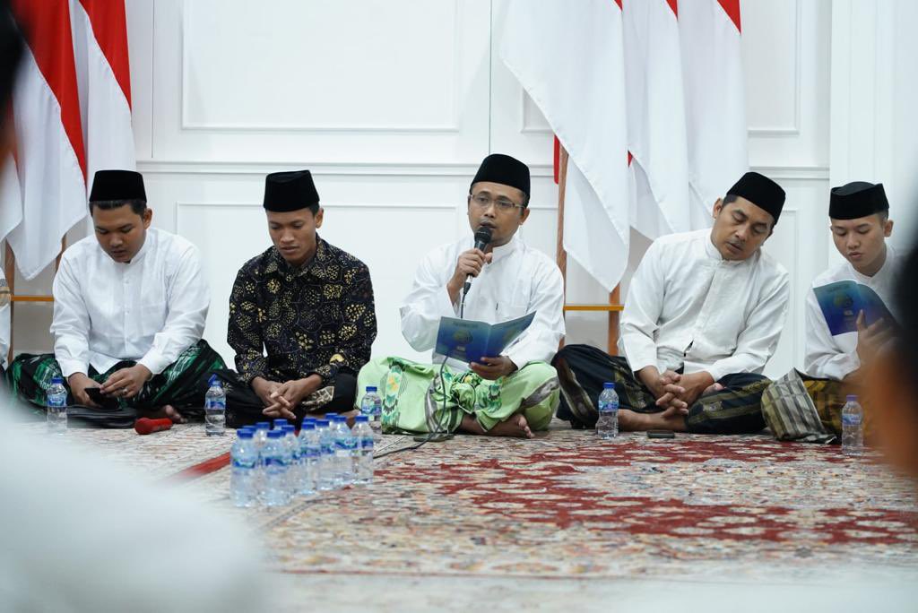 Official_Ansor's tweet photo. GP Ansor bersama seluruh lapisan masyarakat, malam ini menggelar Khataman Al Quran dan Doa untuk kesembuhan David Ozora bin Jonathan Latumahina. https://t.co/wty4CDK02k