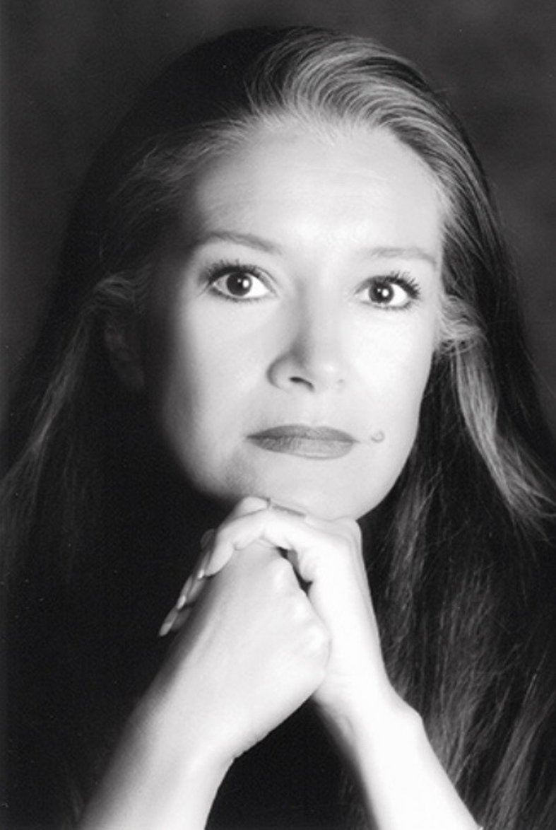 En la edición de hoy: Emma Sepúlveda: "Paul Schäfer era enemigo de las mujeres"

La escritora chilena acaba de publicar Cuando mi cuerpo deje de ser tu casa, una novela basada en hechos reales que cuenta la historia de las mujeres de Colonia Dignidad.