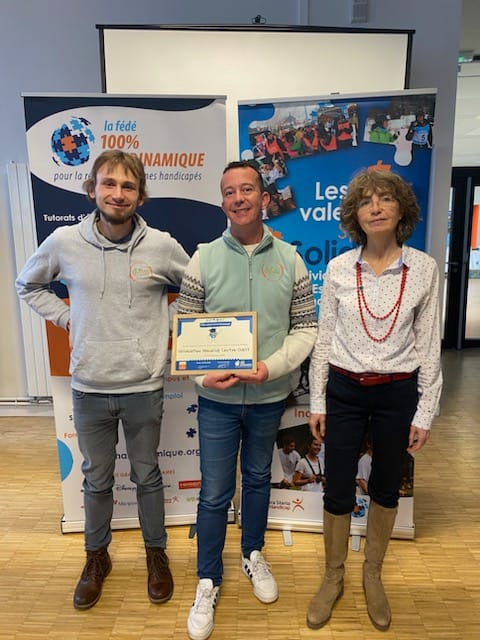 HandisupCO's tweet photo. Très honoré de recevoir le 2ème prix du prix associatif étudiant en faveur d'une vie de campus plus inclusive en matière de handicap. Merci 🙏 infiniment à @100Handinamique et aux Fonds Saint-Christophe.
#prix #campusinclusif #solidarité #handicap https://t.co/mqJXqbE4AC