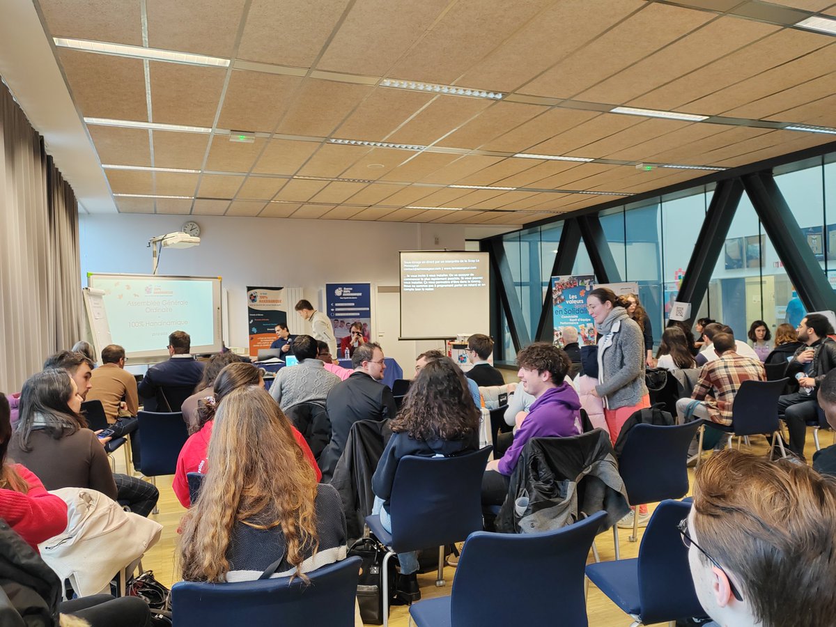 HandisupCO's tweet photo. Très honoré de recevoir le 2ème prix du prix associatif étudiant en faveur d'une vie de campus plus inclusive en matière de handicap. Merci 🙏 infiniment à @100Handinamique et aux Fonds Saint-Christophe.
#prix #campusinclusif #solidarité #handicap https://t.co/mqJXqbE4AC