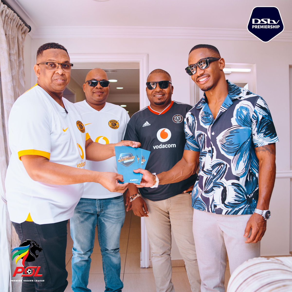 DStv's tweet photo. @TheRiver1MagicT star, Lunga Shabalala, has made his way to fetch Eugene and his mates at kick off their #MyPerfectMatchDayExperience at @FnbStadium 🏟️
Eugene is very optimistic that his team will walk away with all 3 points in the #SowetoDerby https://t.co/5u1yCIDpwo