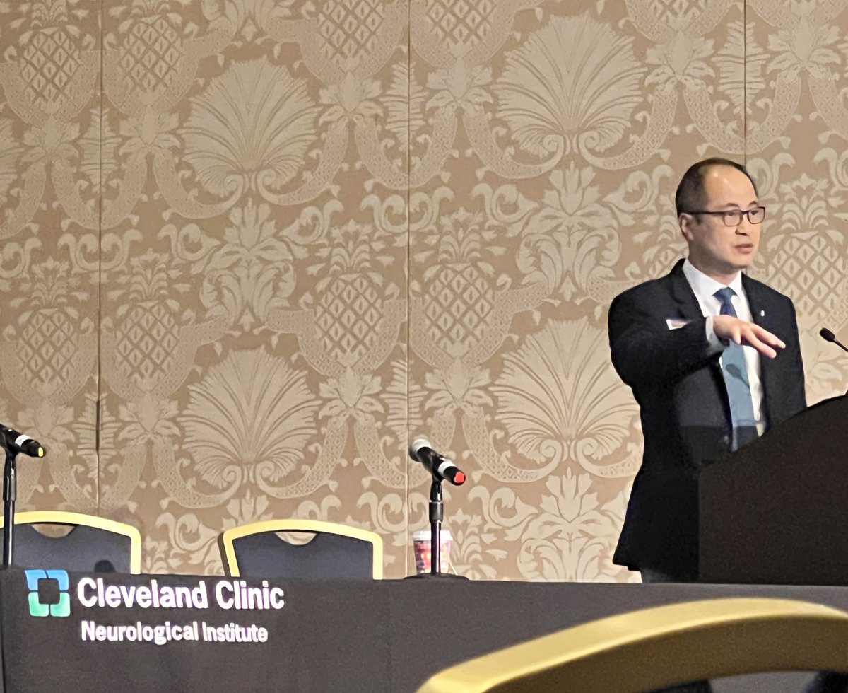bslotman's tweet photo. Excellent talk by @DrJohnSuh  on leadership in radiation oncology! #sbrt #clevelandclinic https://t.co/bvjkcjWd8k