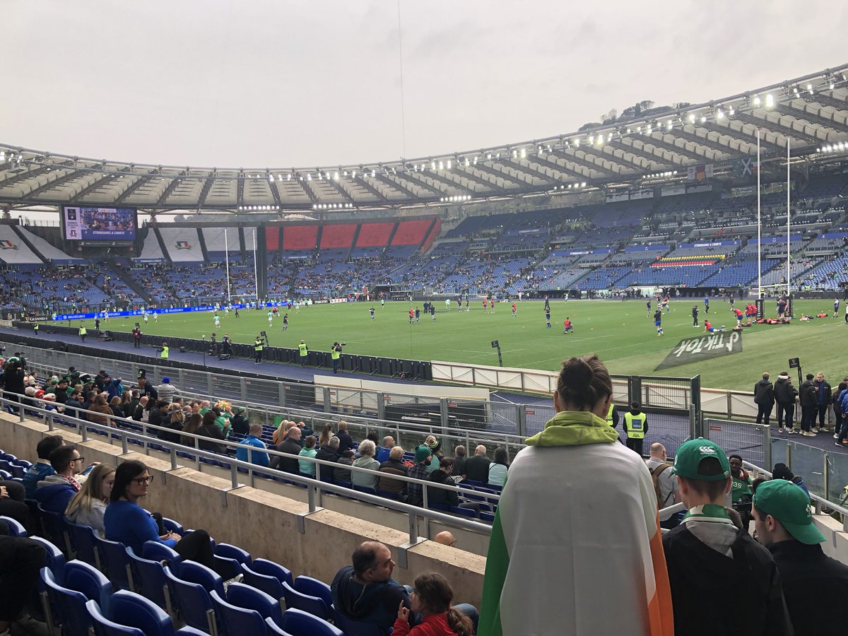 Come on Ireland 🇮🇪 definitely outnumbering the Italian fans. Great atmosphere