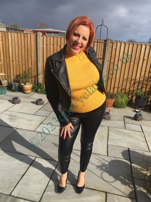 Just been filming my next YouTube video which is coming soon #shinnyleggings https://t.co/Rf5iKlDQGv<a href="/tag/shinnyleggings"class="tags"><span>#shinnyleggings</span></a>