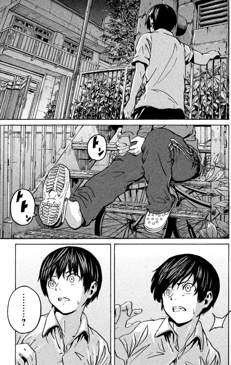 5年前の初連載の原稿をなんとなく見返してたけど、日常シーンでもカメラアングルに創意工夫があって、意外にも感心した。
当時はアナログだったし背景も私一人で描いてたけど、自分一人だと誰かに説明する必要もないし『イメージしたまま描くだけ』なのでラクな面もある。同時につらい面もあるけど。