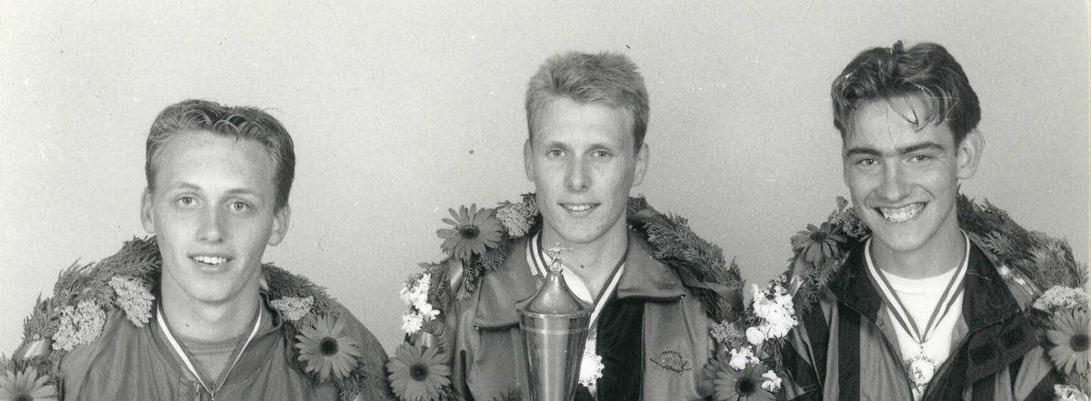 Marcel Monsma won de Lanen 5 keer op rij. - lanenkaatsen.nl/?p=2275 - 
In deze rubriek willen we bijzondere kaatsers in het licht zetten, die op hun eigen manier het Lanenkaatsen kleur geven of hebben gegeven door hun prestaties, persoonlijkheid of opvallende manier van kaatse...