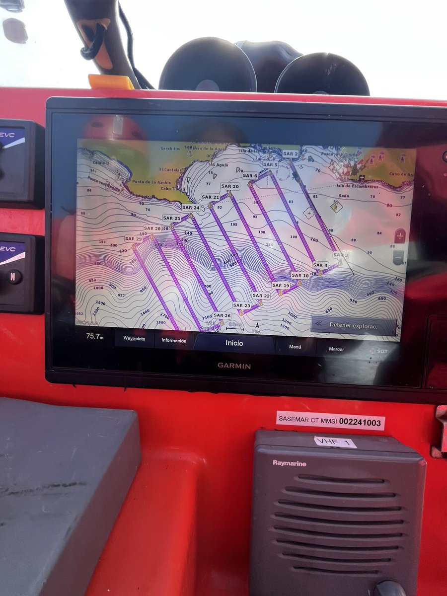 CruzRojaRMurcia's tweet photo. Formación continuada #BasedeMar, la #LSAtenea realiza ejercicios de búsqueda con un padrón #SAR en aguas de #Cartagena. La comunicaciones por vhf son la seguridad garantizada para una correcta coordinación con el control de trafico marítimo dentro de la RADA @CRE_Emergencias https://t.co/XnMe1jU9nb