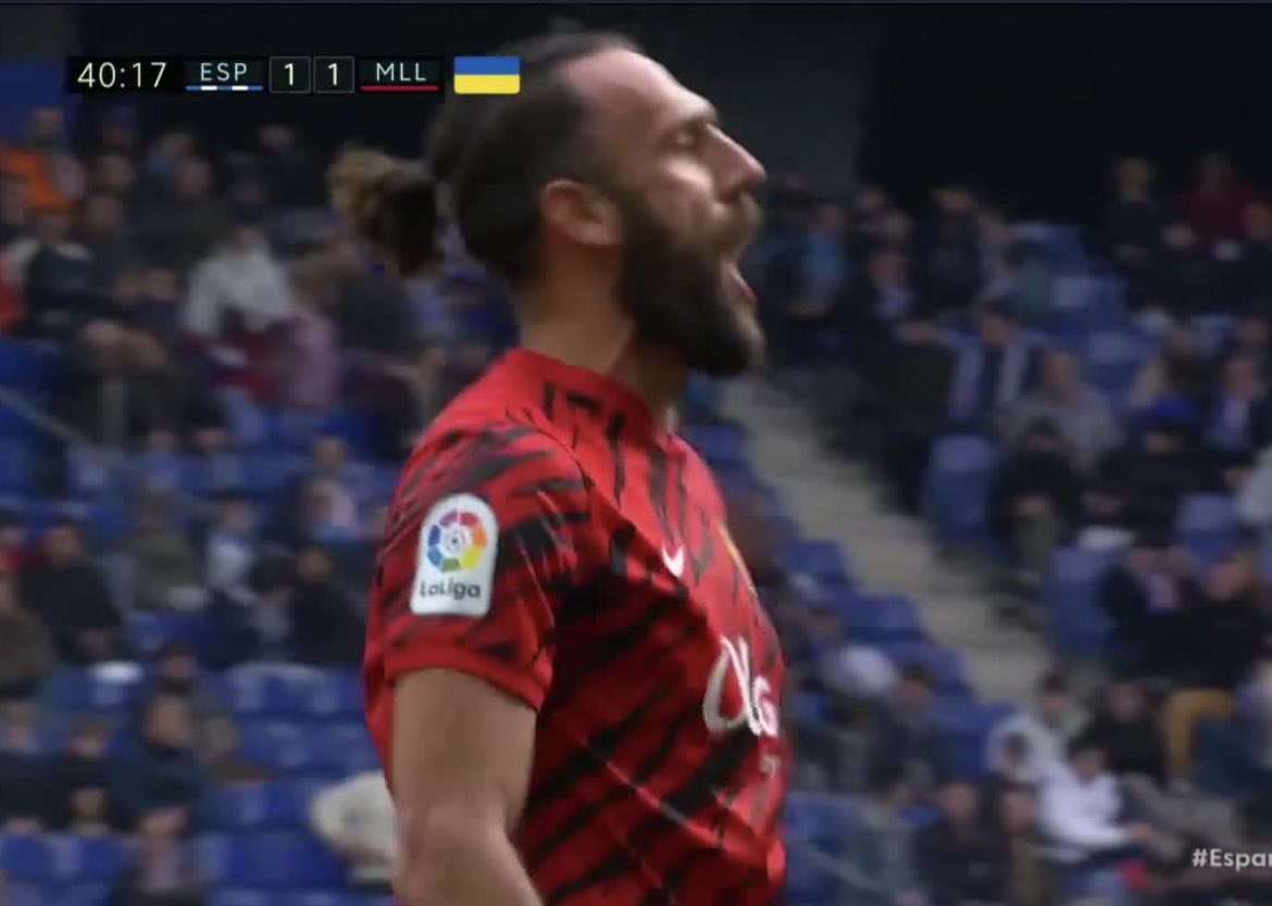 Somhiseremfcb's tweet photo. 😳 El Campo del Espanyol cantando P*** Barça.

1 Minuto después, Muriqi los calla con un golazo.

El karma existe. https://t.co/Umqww8GfDT