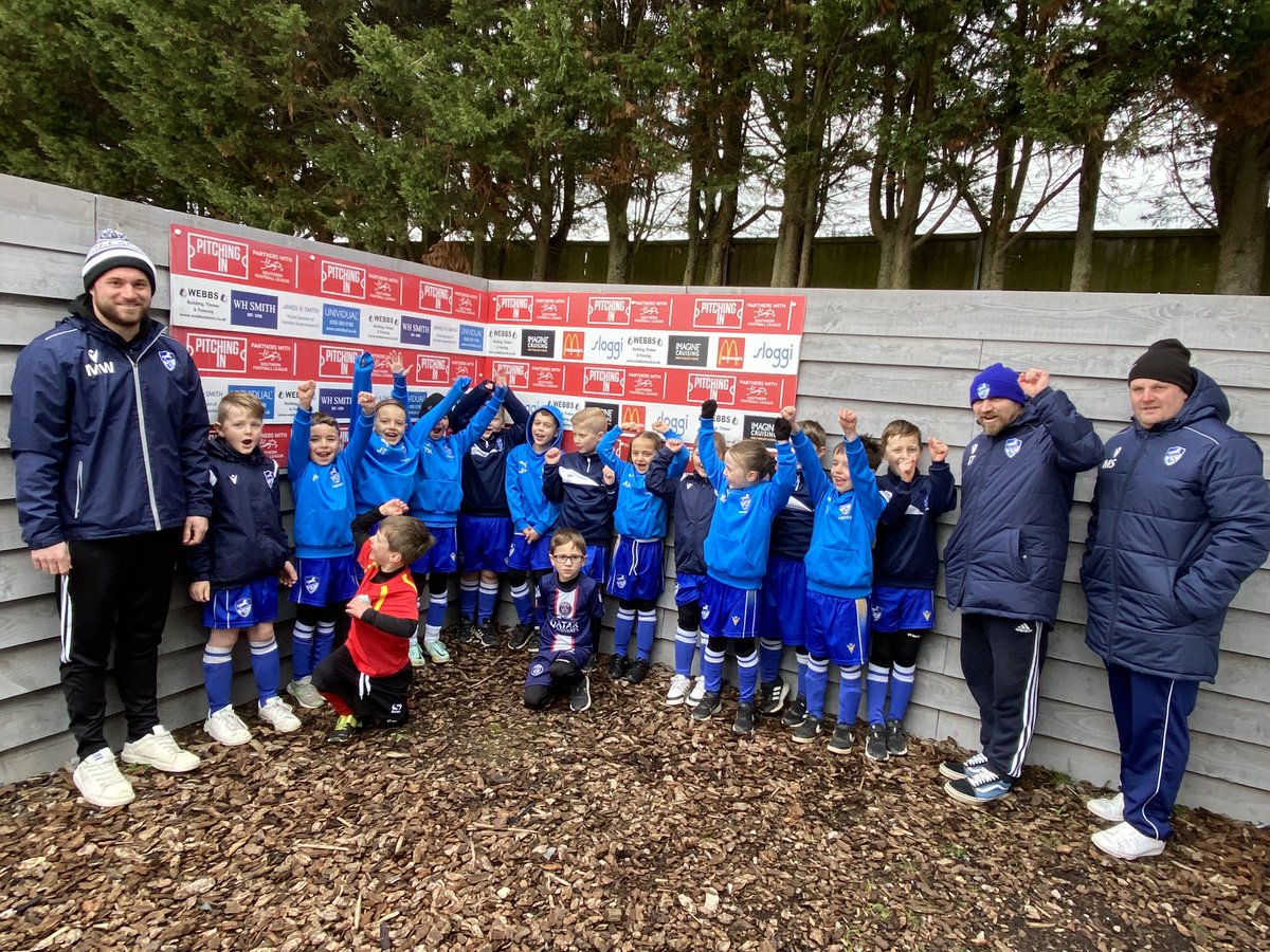 MATCHDAY EXPERIENCE | We've got two U8s teams from Wroughton Youth joining us today- the Lightning and the Dragons! Already having a fab day meeting the players @wroughtonyouth !! #supermarinefamily
