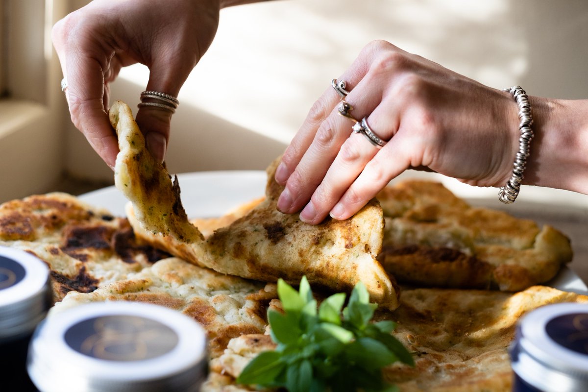 The_Lucullan's tweet photo. Saturday Night Curry anyone? These delicious yogurt flatbreads are the perfect #healthy alternative to Naan breads. Recipe ➡️https://t.co/BoXVAUI0sV They taste amazing & are so simple to make. #SaturdayNightCurry #homemade #CurryAtHome #herbs #delicious #lovetocook #herbflavour https://t.co/iMO3TacuQ0