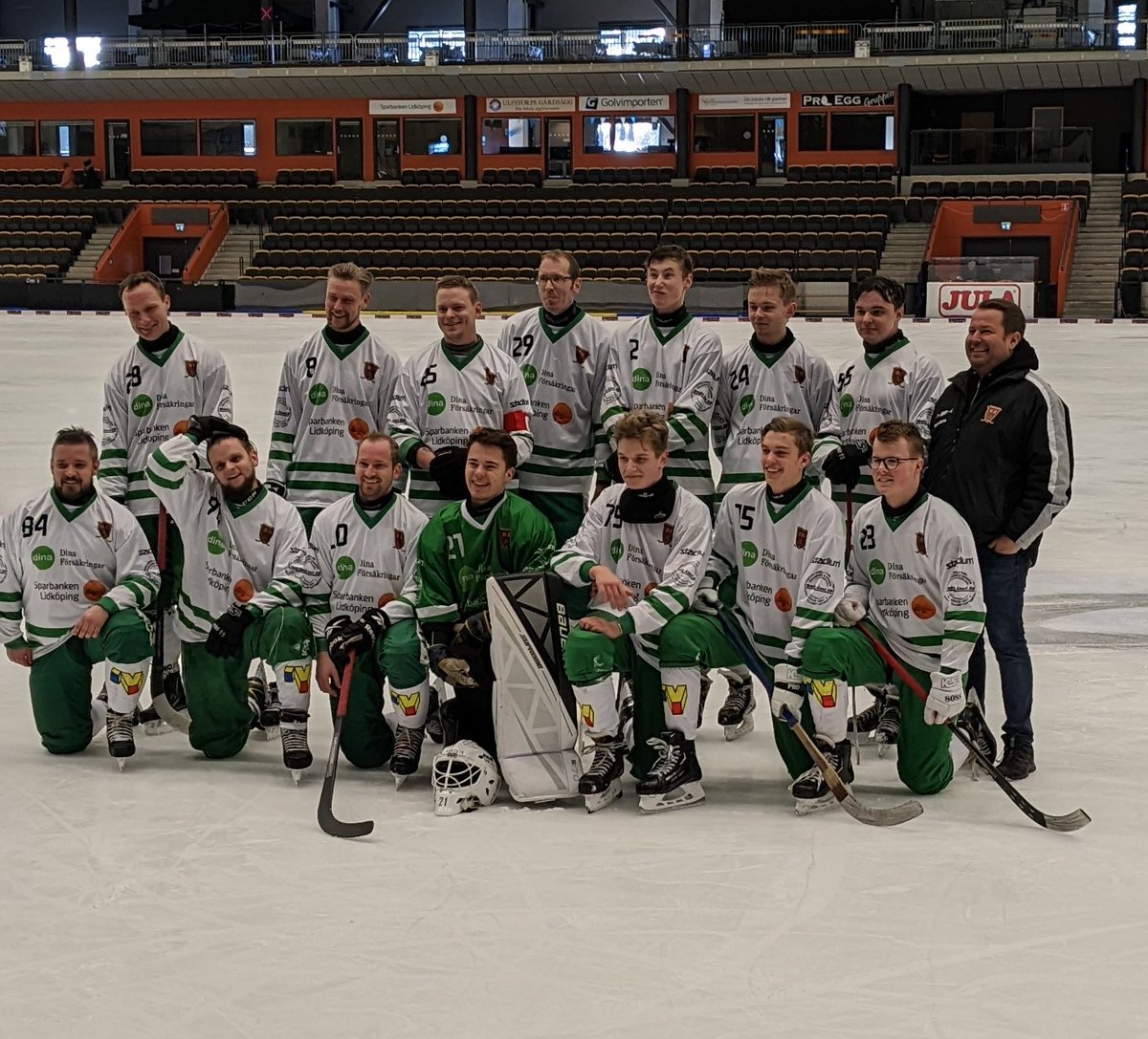 I dag spelade vi vår sista seriematchen för säsongen 22/23.

Tack vare en bra laginsats avslutades säsongen på bästa sätt, med seger 3—2 mot <a href="/vlbk_officiella/">Villa Lidköping BK</a> U-lag.

elitrapport.se/live2/?gameID=…

#svbandy