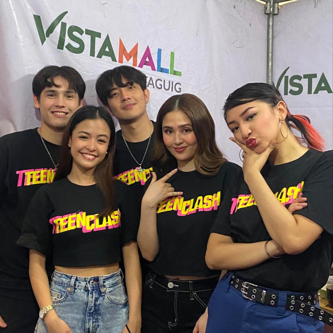 starhuntabscbn's tweet photo. LOOK: #RalphGail and #KoDrea together with the cast of #TeenClash for another #ClashSessions at Vista Mall Taguig! ✨

@ralphhmalibunas @struggail @kobierbrown @iamandiabaya https://t.co/v0egrg5aKq
