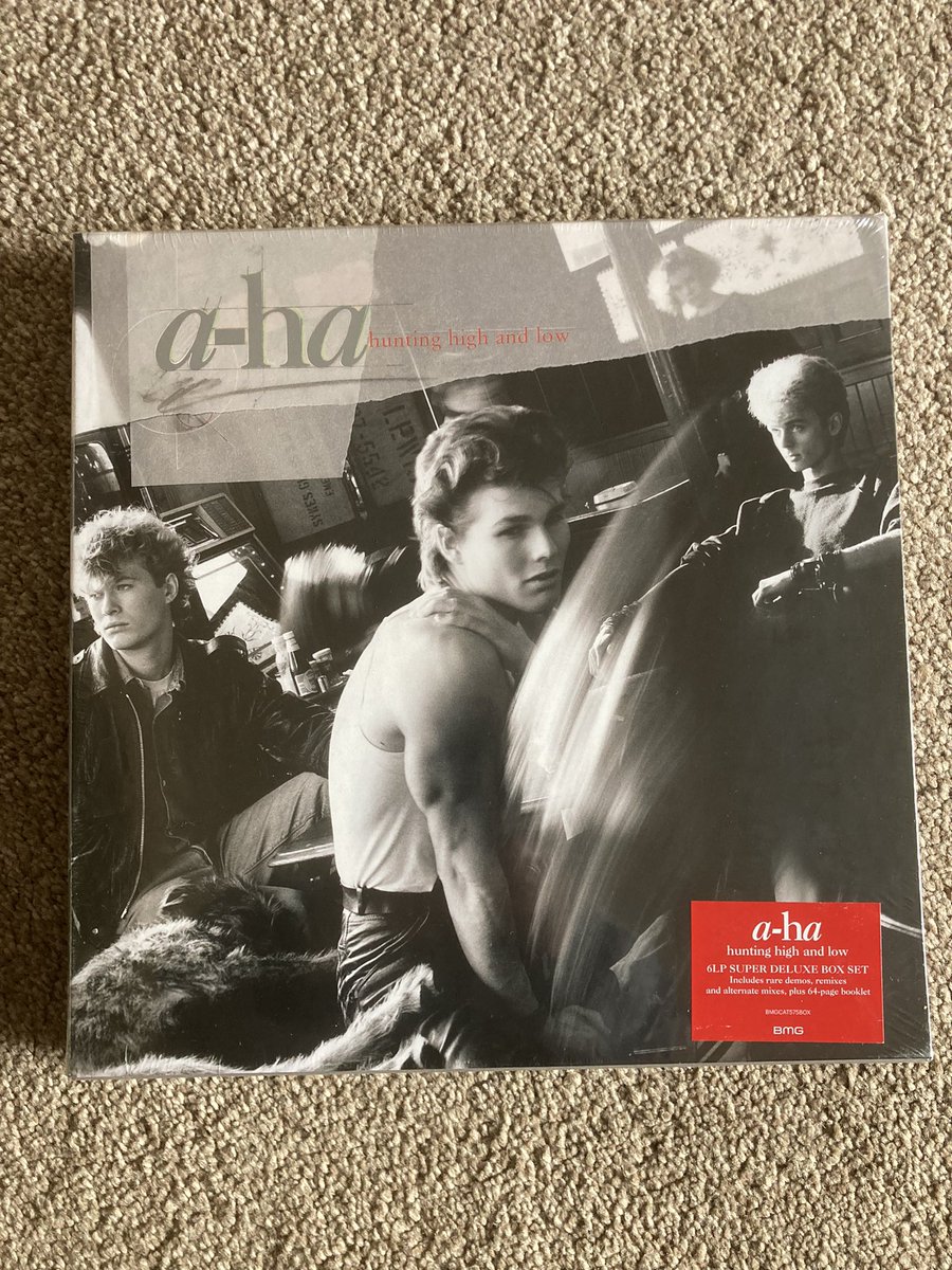 mrs_harket's tweet image. Got the super delux version of #HuntingHighAndLow today. ❤️🇳🇴@aha_com @mortenharket @magnef #palwaaktaar ❤️❤️❤️
