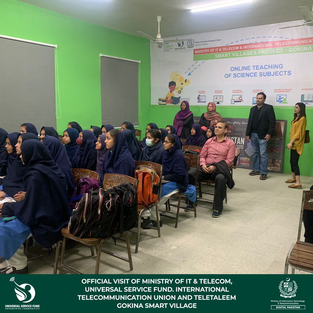 USF_Pak's tweet photo. Officials from the @MoitOfficial, @USF_Pak , @ITUAsiaPacific and @TeleTaleem conducted a visit to the newly inaugurated digital services facilities at the #FERRAGAMOxJENO GokinaSmartVillage, the first smart village of Asia and the Pacific region
#BridgingtheDigitalDivide https://t.co/PTO0kpWYyp