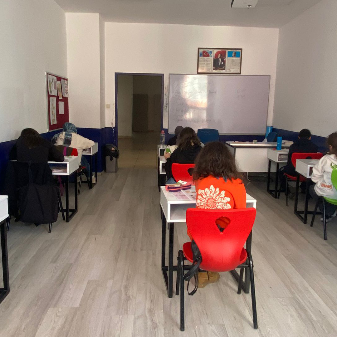 İvedik Çözüm Akademi Okulları olarak bursluluk sınavımızın Cumartesi oturumunu gerçekleştirdik. Başarıya Ödül Sınavımızın ilk gününde öğrenciler yoğun katılım sağladılar. Göstermiş olduğunuz ilgiye teşekkür ederiz.
#başarıyaödül #bursluluksınavı #çözümburada #ivedikçözümakademi
